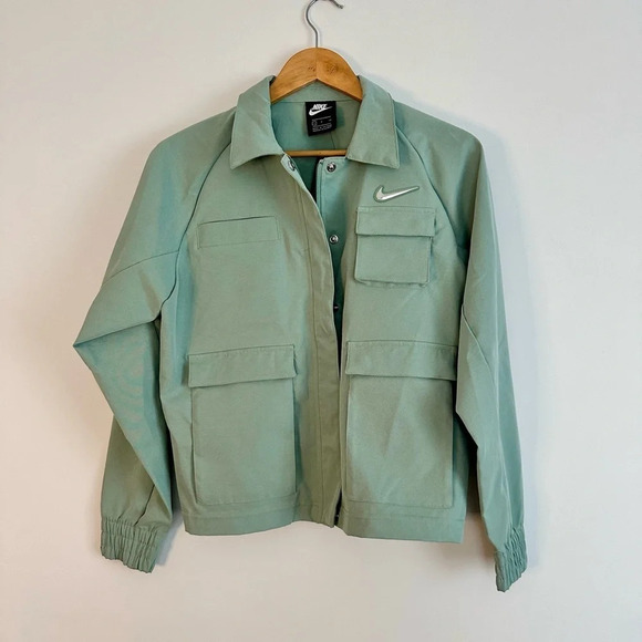 Nike Swoosh Woven Oversized zip-up Jacket Size: Small - Picture 4 of 5